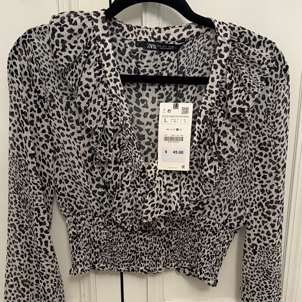 Zara Women's Black and White Ruffle Blouse